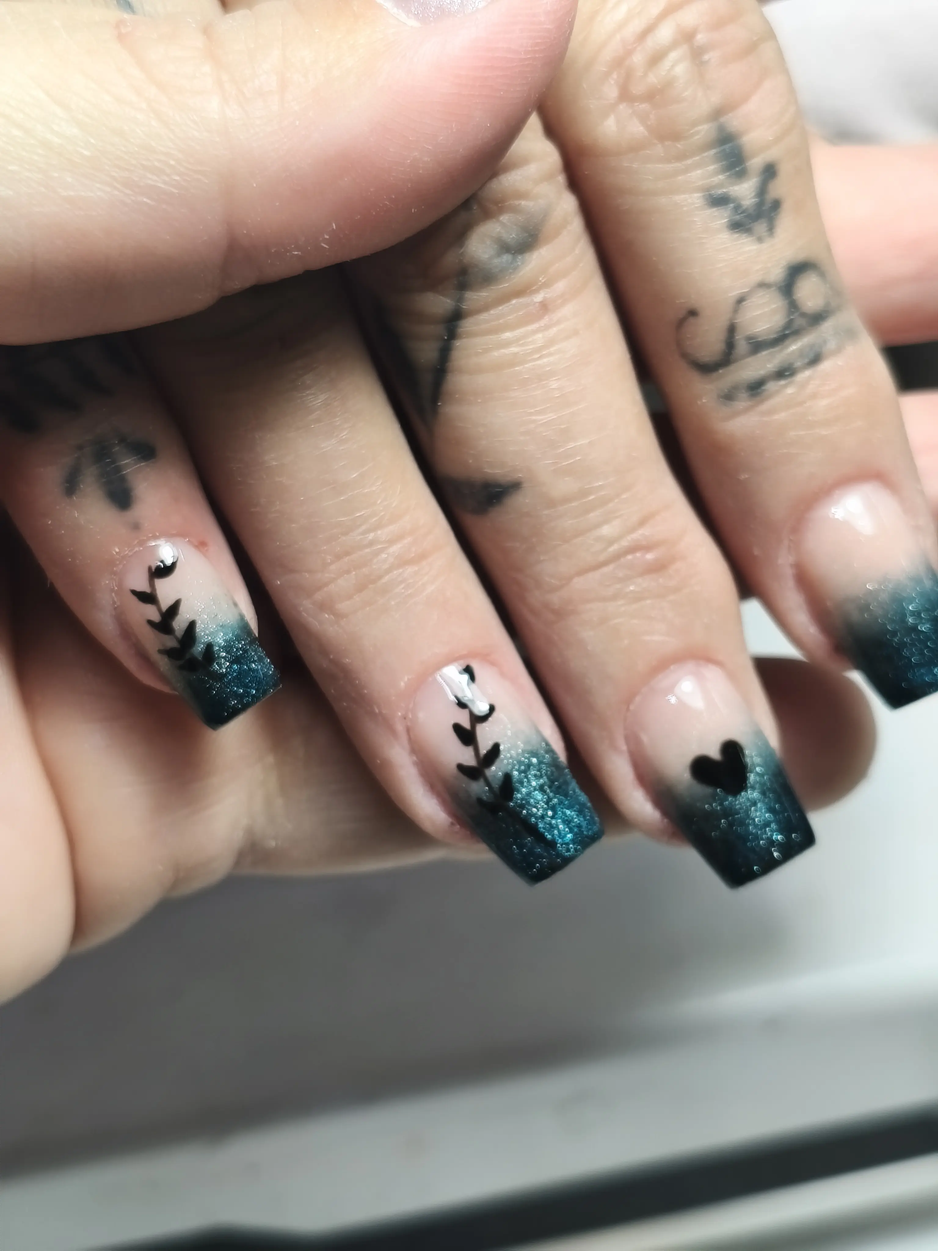 Unha decorada com detalhes